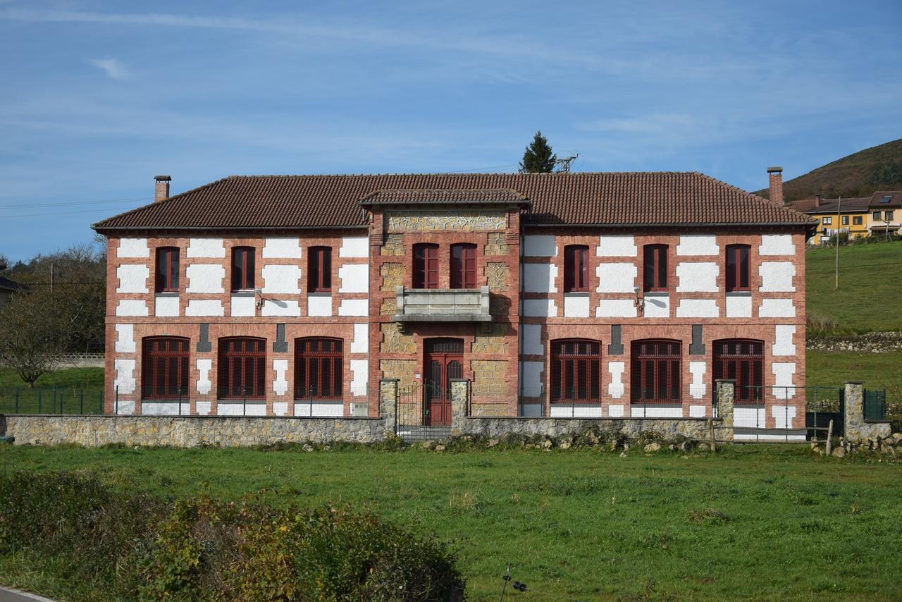 Albergue Familiar De Pintueles Pilona Exterior photo